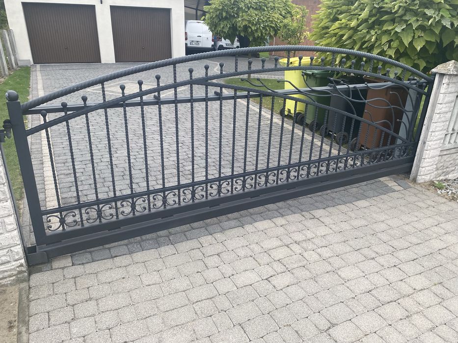 Elementy bramy kutej i furtki masywne