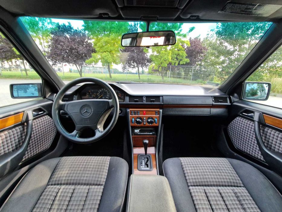 Mercedes-Benz W124 kombi 220E