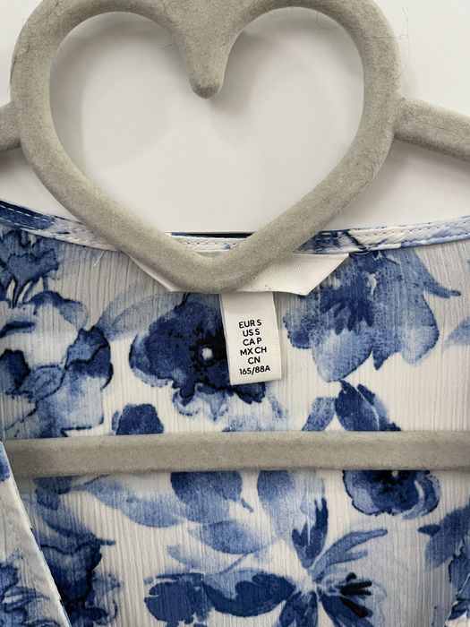 Biala bluzka w niebieskie kwiaty z wiązaniami - H&M (M/38)