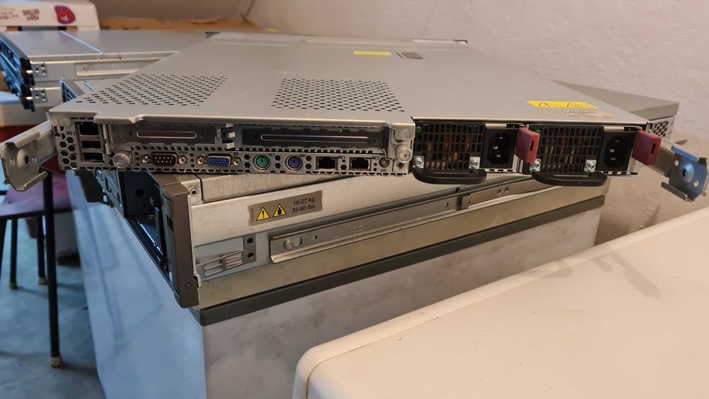 Servidor HP DL360 G5, 2x Quad Core Xeon E5420, 5GB, 2x PSUs 700watts.