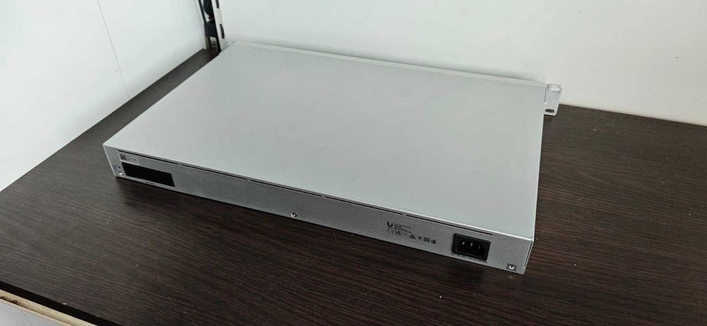 SFP+ USW-Pro-24-POE  10Gbps Ubiquiti UniFi Switch Pro 24-POE Gen2 500W