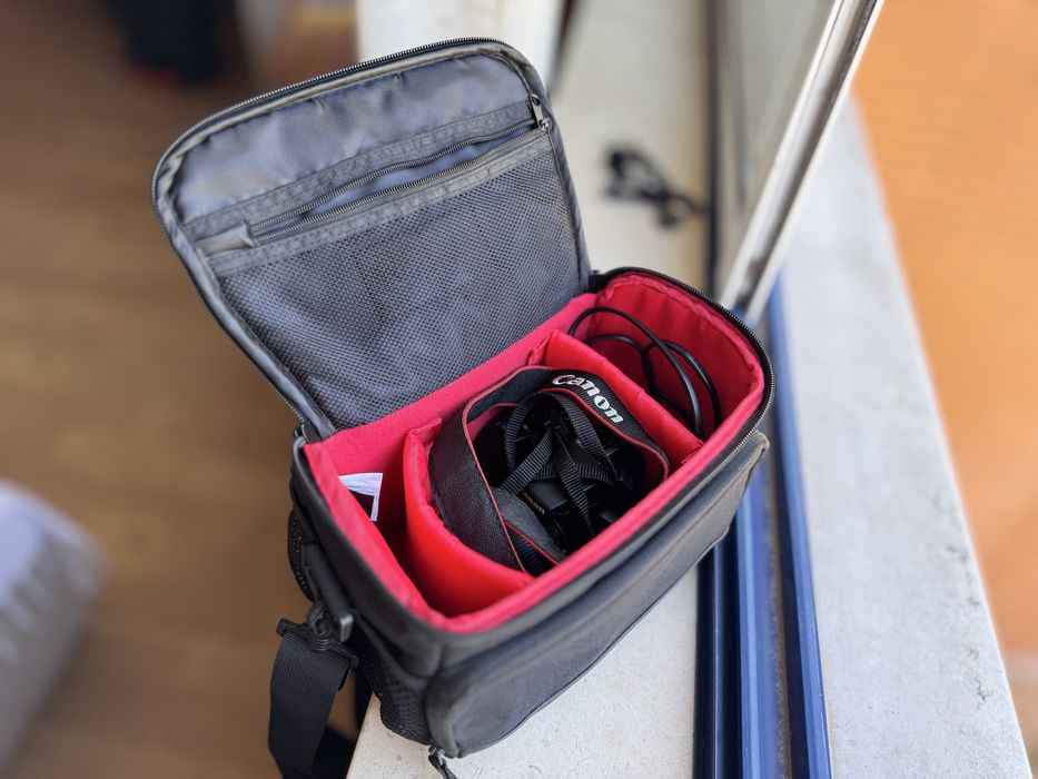 Máquina Fotográfica Canon 250D (como nova)