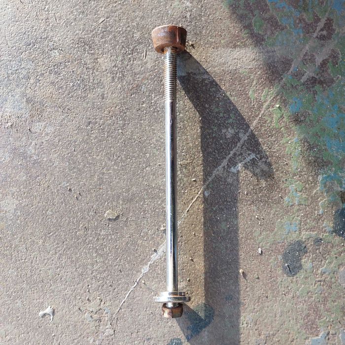 Болт руля 175 мм в сборе конус