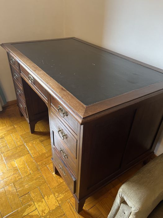 Secretária 250 anos Pau Santo