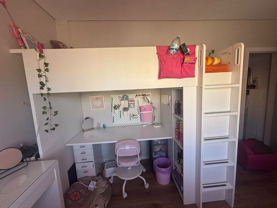 Cama beliche com escritorio e roupeiro