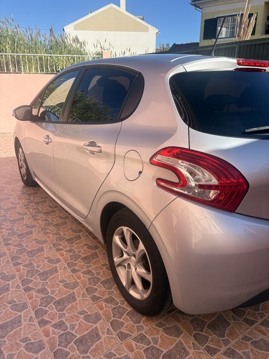 Peugeot 208  1.2      2014 — photo 3