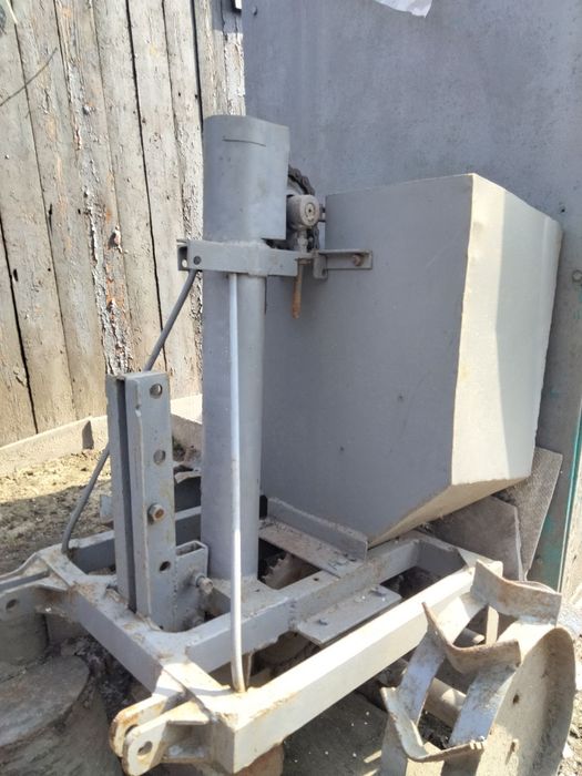 Картоплесажалка саморобна