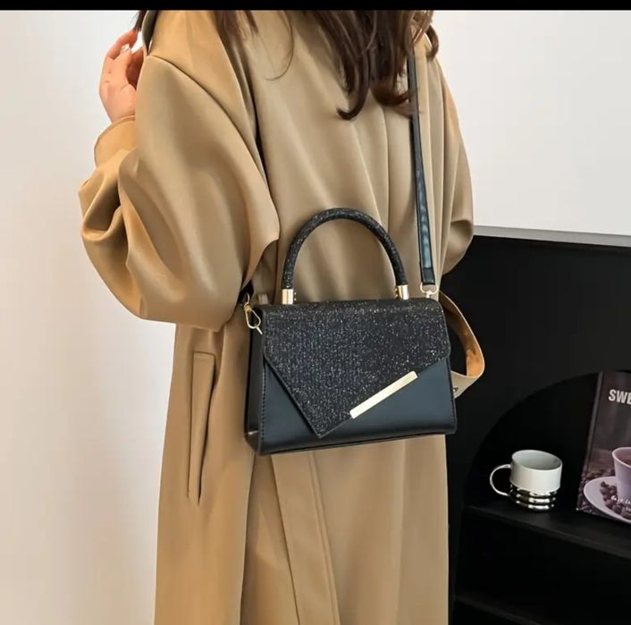 Елегантна нова чорна сумка