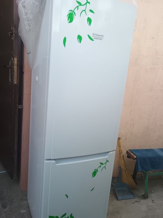Холодильник Hotpoint Ariston