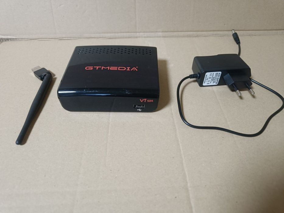 Odbiornik satelitarny HD, obsługuje DVB-S/S2/S2X, wyjście HD 1080P, GTMEIDA V7 S2X
