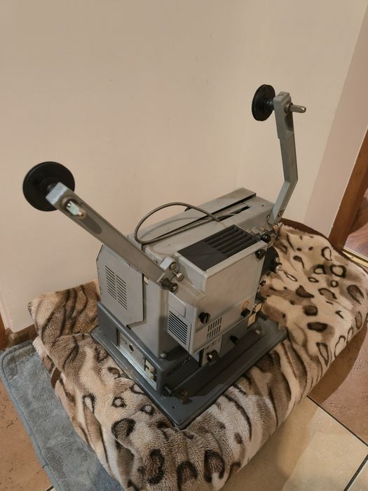 Sprzedam zabytkowy projektor filmowy