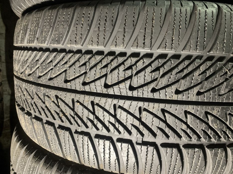 Шини  б/у зима 285/45 20 Goodyaer ultra grip 8 perfomance Комплект , ПАРА