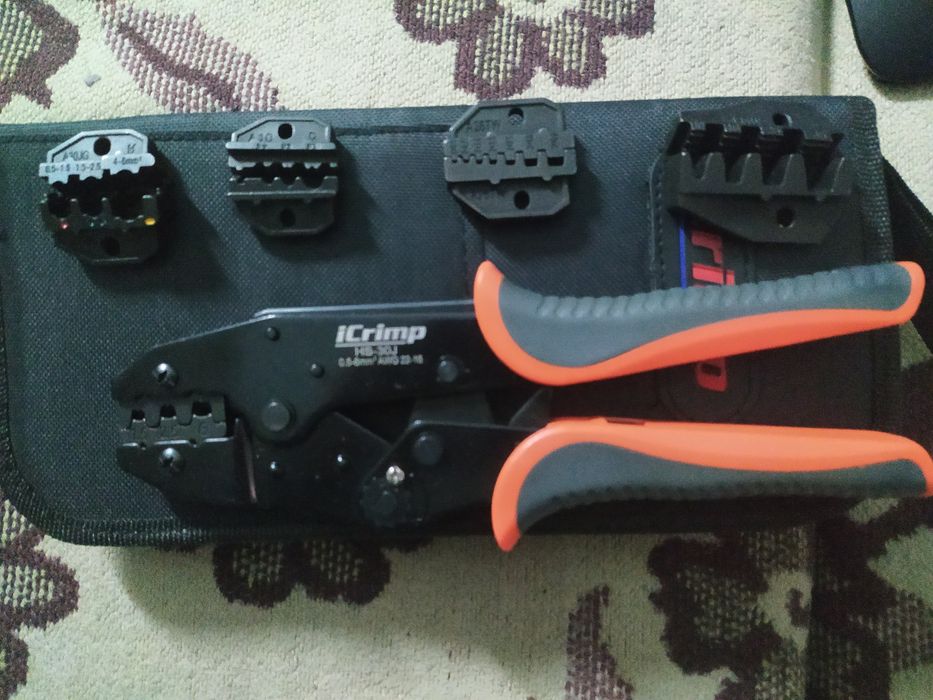 Інструмент для електрика