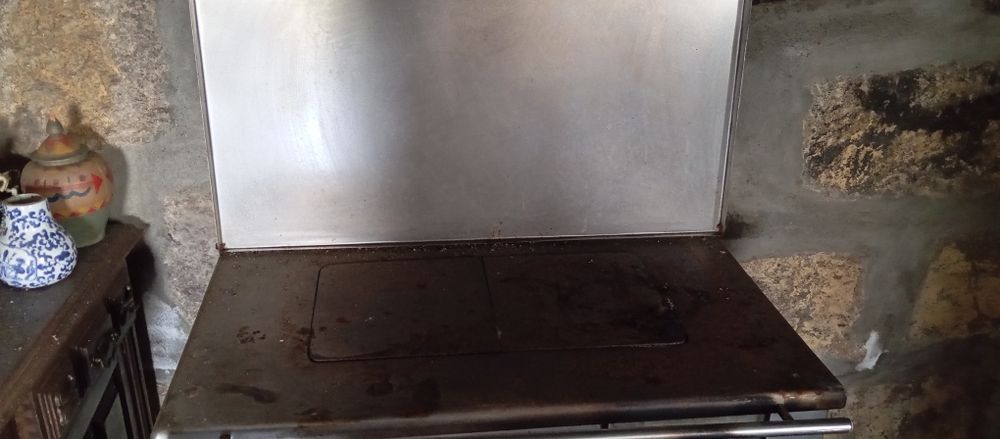 Fogão de lenha usado