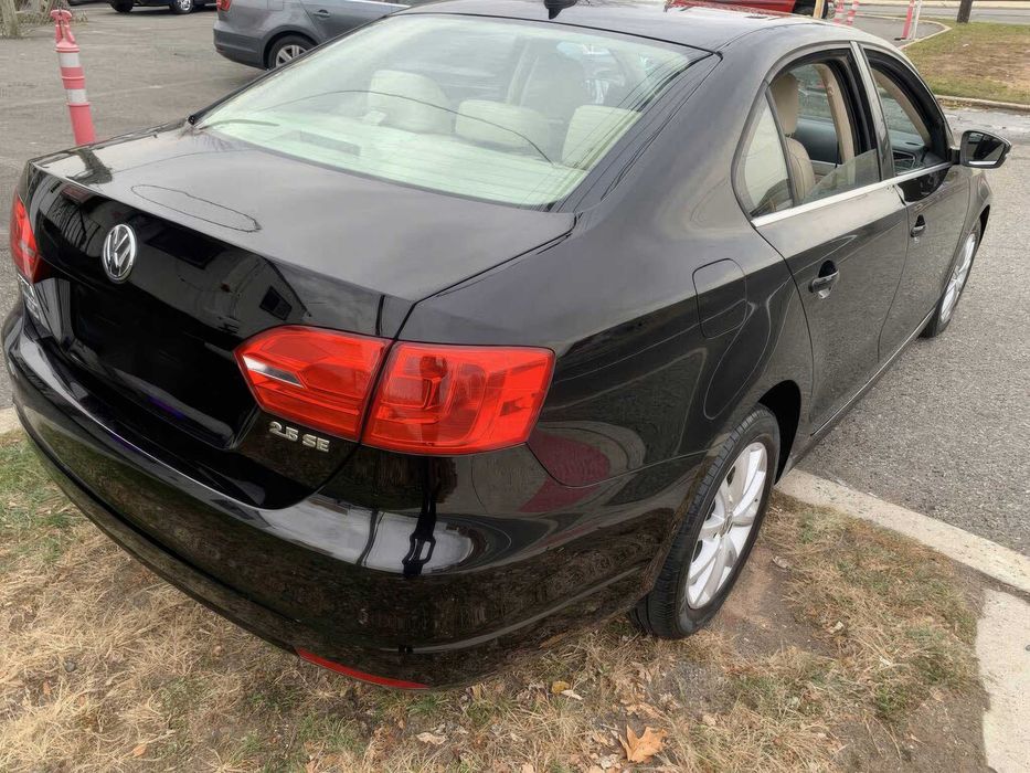 Volkswagen Jetta SE with Conv and Sunroof      2013