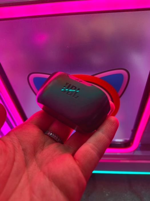 JBL słuchawki bezprzewodowe dokanałowe słuchawka etui ładujące case