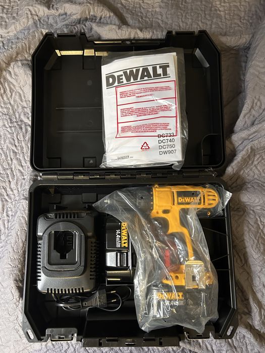 Berbequim DeWalt DC733