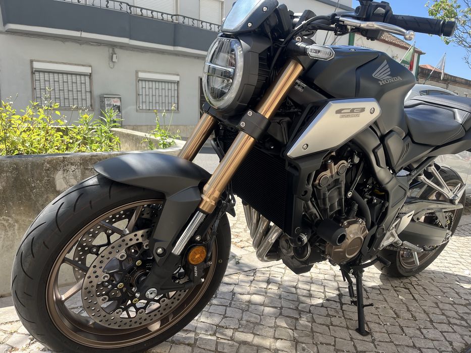 Honda CB 650 R como nova