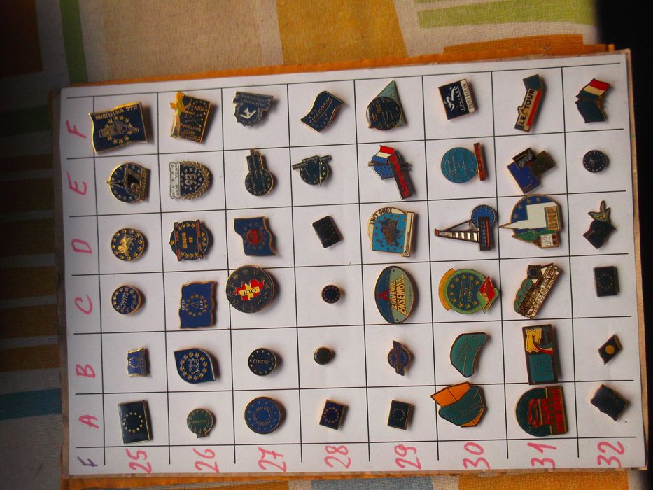 Pins de coleção de vários temas