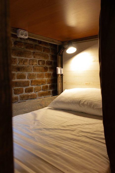 Спальне місце у хостелі у центрі міста