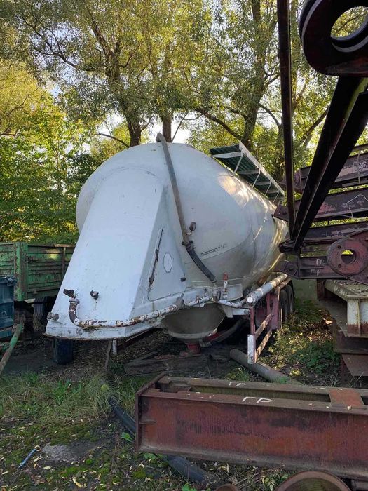 Напівпричіп цистерна цементовоз