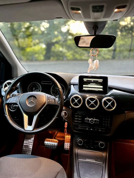 MERCEDES B180d Automático