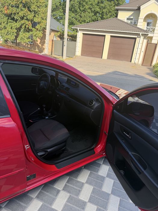 Продам Mazda 3.