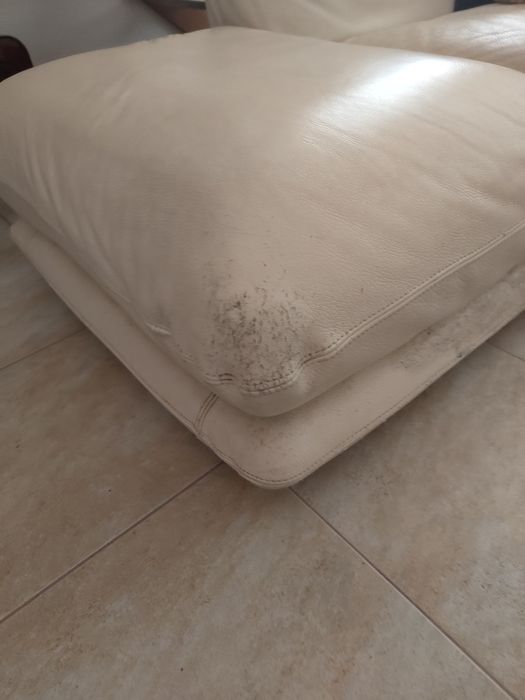 Sofá de canto em pele