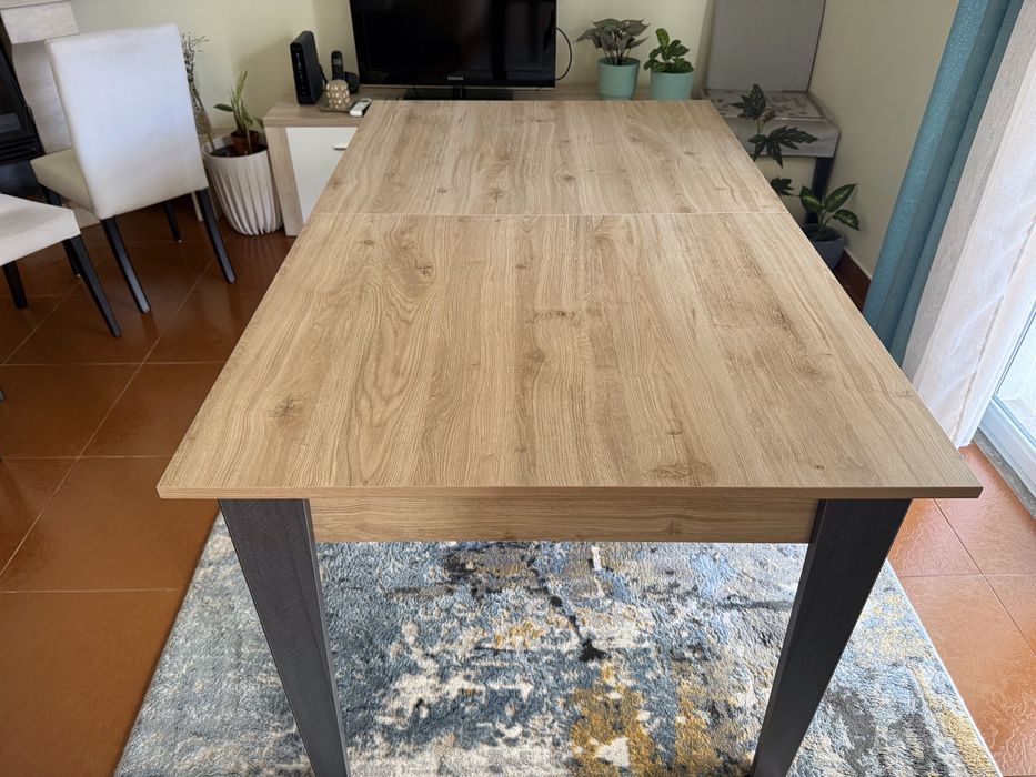 Conjunto de mesa e 4 cadeiras