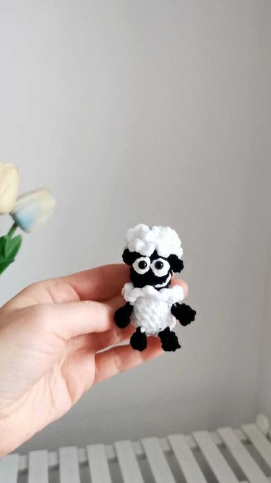 Baranek Shaun na szydełku, owieczka, brelok, zawieszka handmade