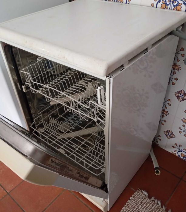 Máquina lavar loiça (avariada)