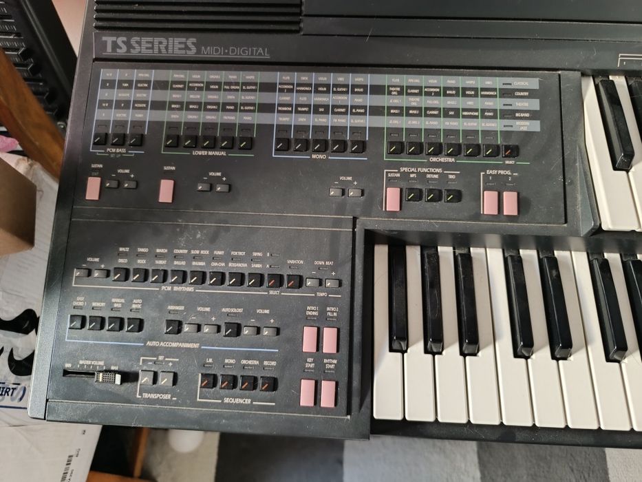 Órgão Farfisa TS600