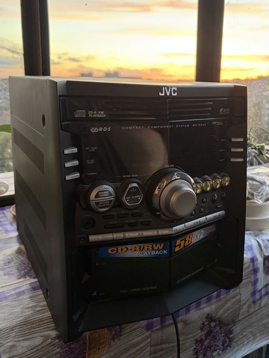 Музичний центр JVC з двома колонками