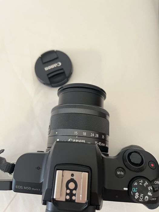 Vendo Canon EOS M50 Mark II + objetiva Canon EF-M 15-45mm f/3.5-6.3 IS STM, em excelente estado de conservação e funcionamento.