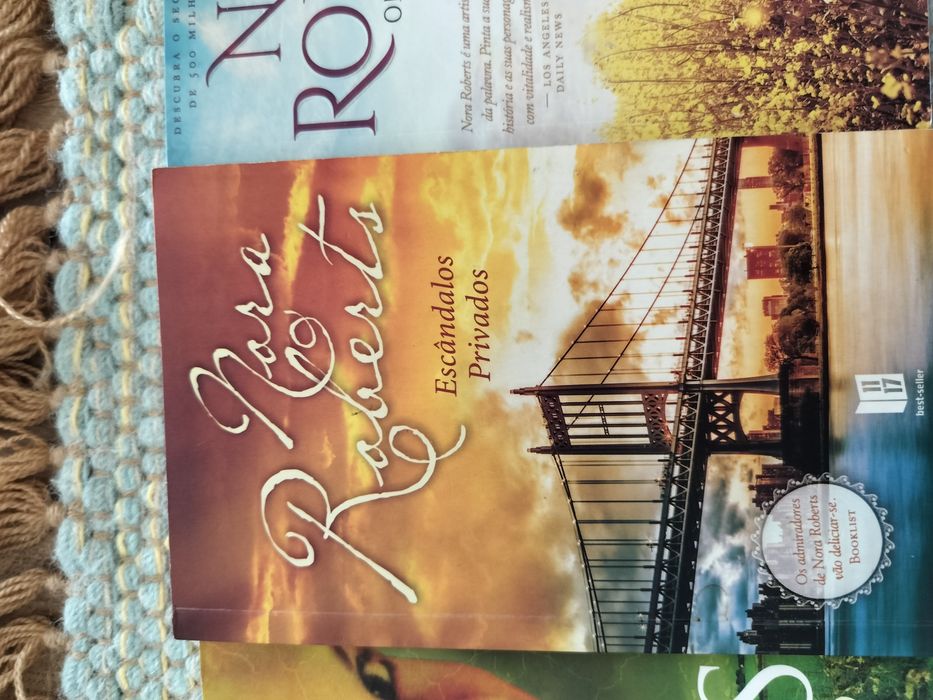 Vendo livros de bolso Nora Roberts