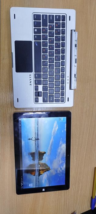 Нетбук, планшет на віндовс.