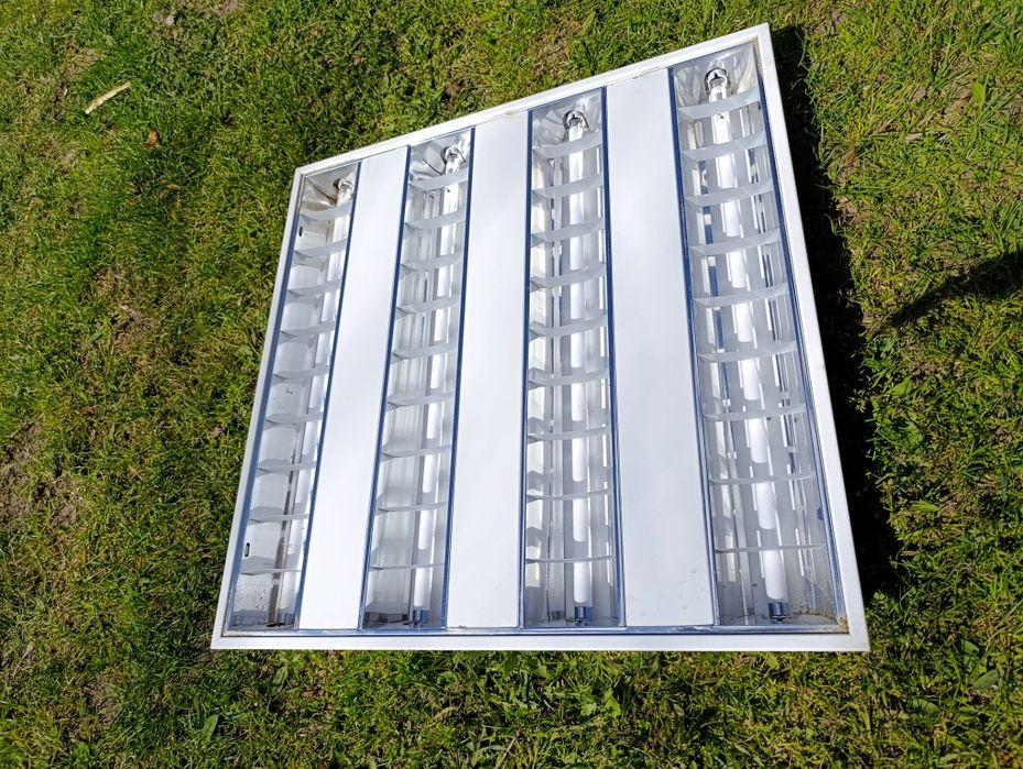 Oprawy rastrowe 60x60 do sufitu systemowego Philips lampy