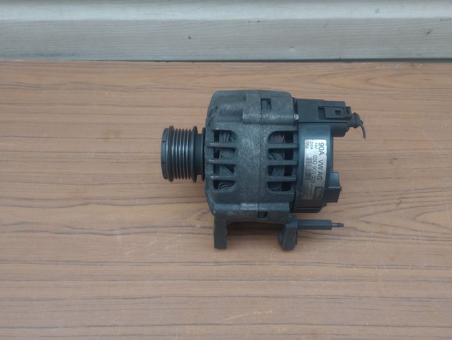 Генератор Volkswagen Golf/Passat/Sharan/T4/Audi/Skoda Octavia/Seat