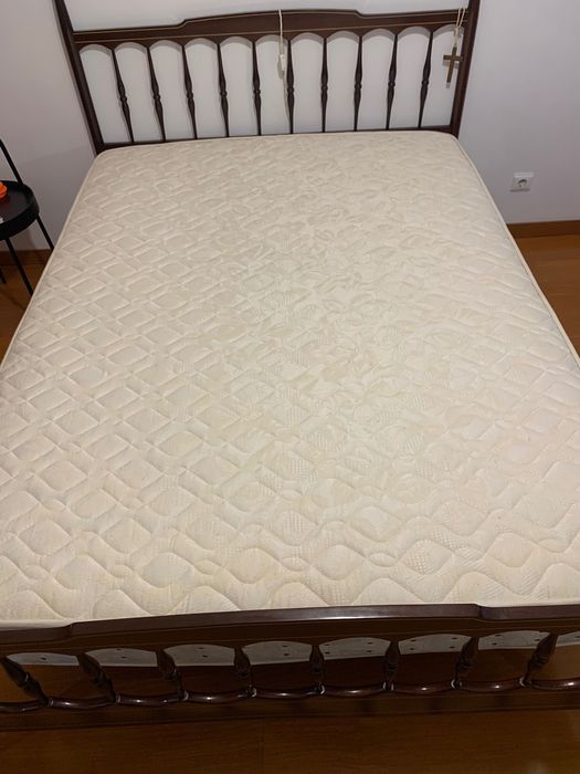 Mobília clássica VINTAGE - Cama + Estrado + Colchão