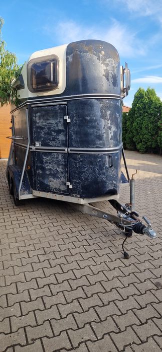 Przyczepa do przewozu koni