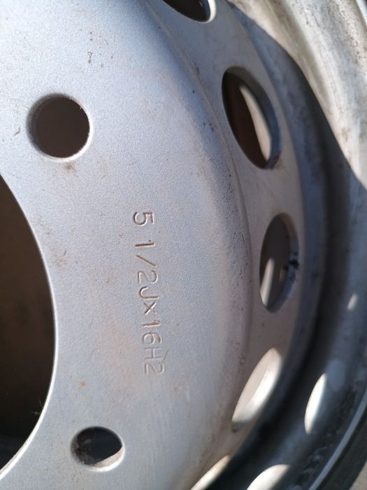 Opona felga 225/85E16 Michelin Mercedes