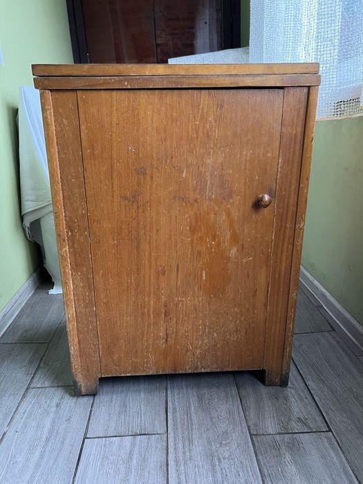 Швейна машинка в тумбі(ножна)