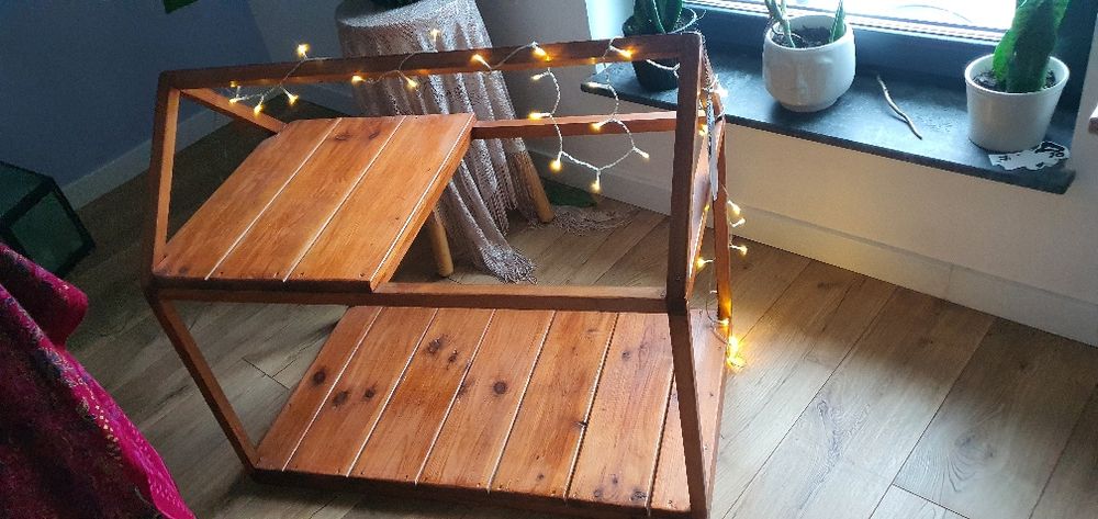 Duży domek dla lalek, kwietnik