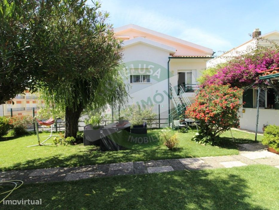 Apartamento T3+2 com jardim e estúdio independente..