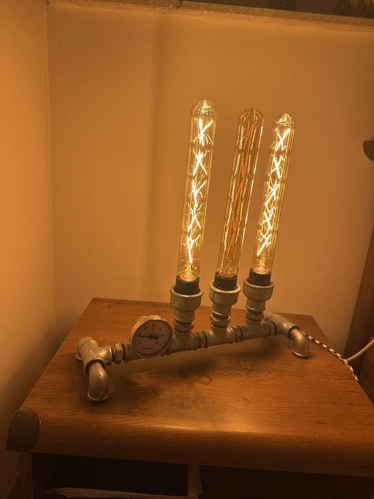 Sprzedam unikatowa lampe stolowa industrialna