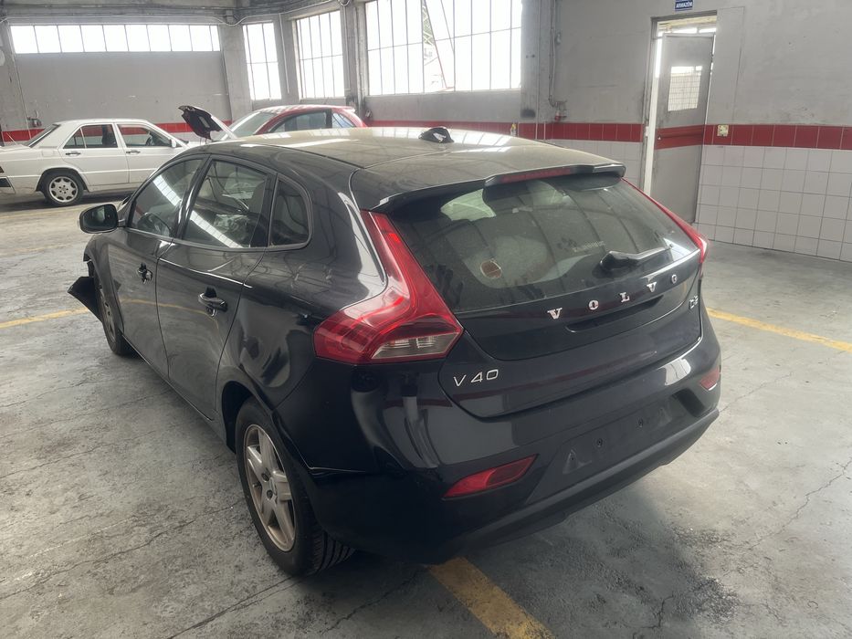 Volvo V40 D2 para peças