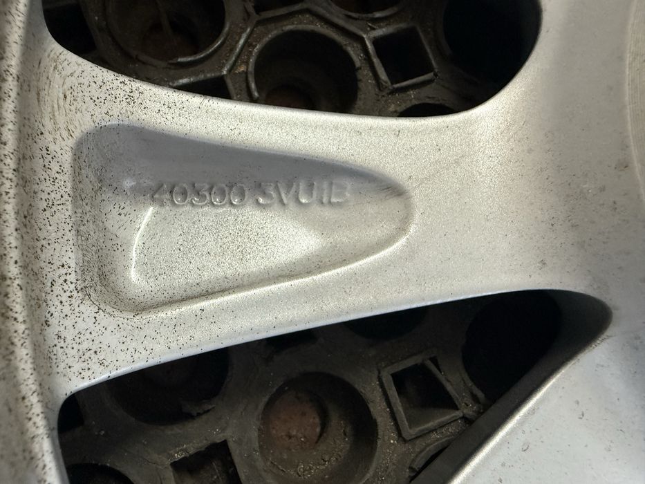 Alufelga Nissan 4x100 6 J x 15 ET 45