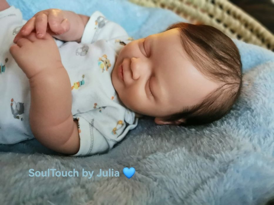 „Realistyczna lalka reborn – ręcznie malowany chłopczyk z certyfikatem