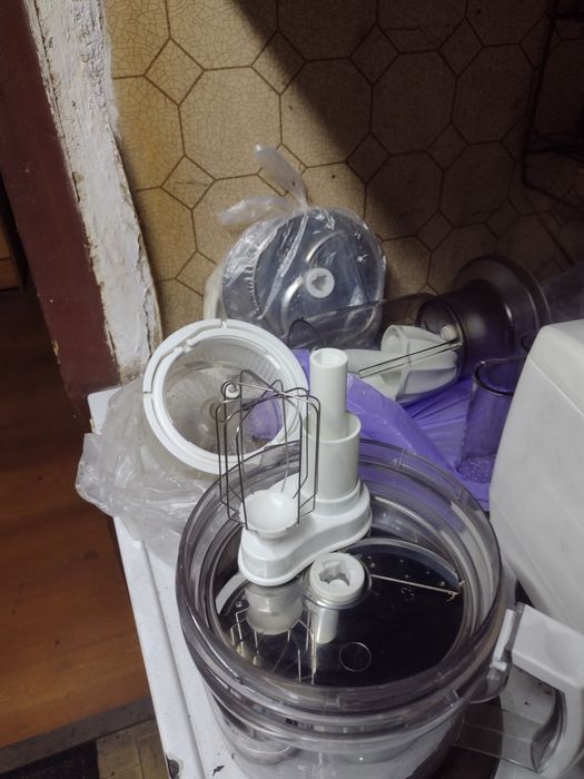 Robot kuchenny w całości i na części