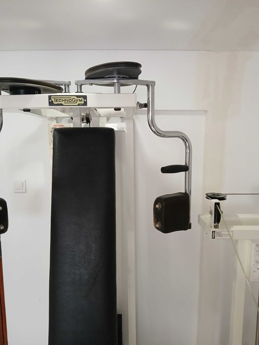 Technogym maquina de peito fly aberturas